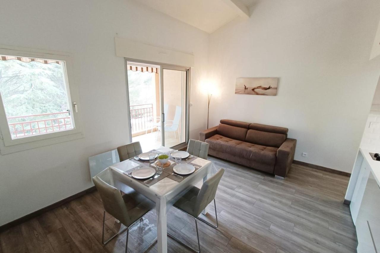 Spacious Sea View At 50m From The * Bandol